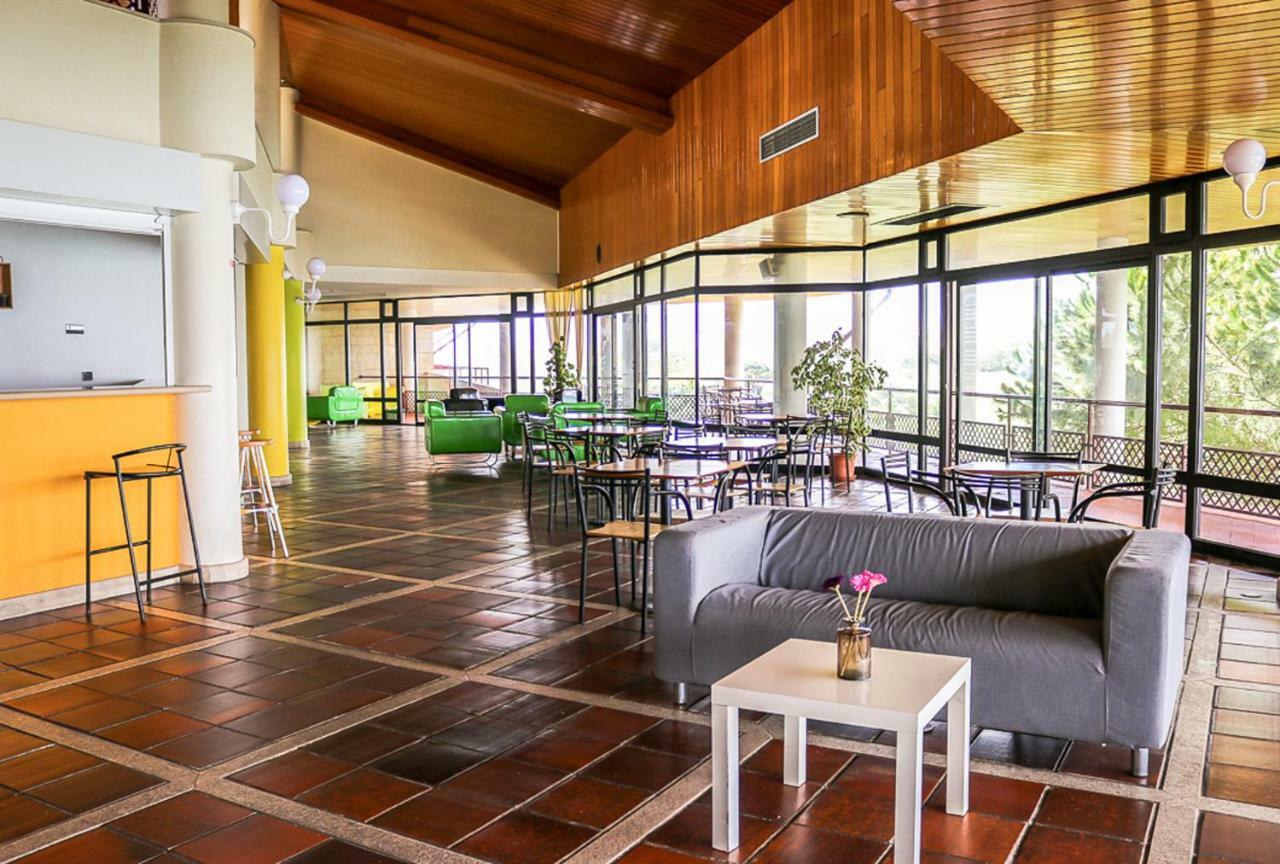 Hi - De Juventude Hostel Almada
